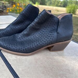 Life Stride Ladies 8.5M‎ Black Perforated Ankle Booties